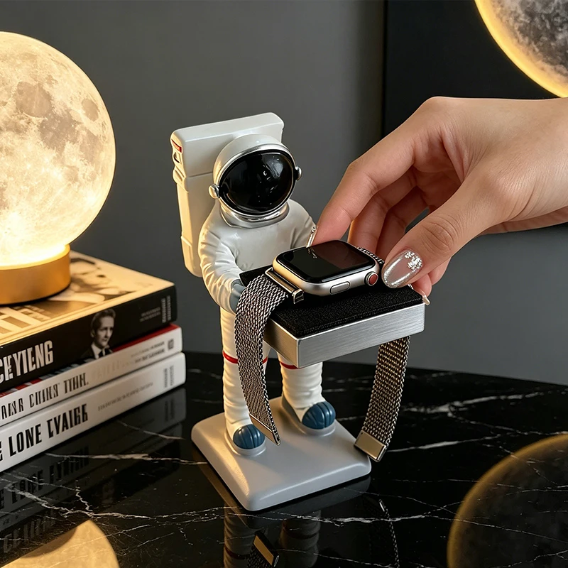 Creative Astronaut Resin Watch - огляд і ціна Desk Setup Home Office